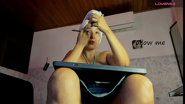 Snapshot of marly_charm_ chatting on 02-16-26, 04:08 marly charm online show from 02-16-26, 04:08