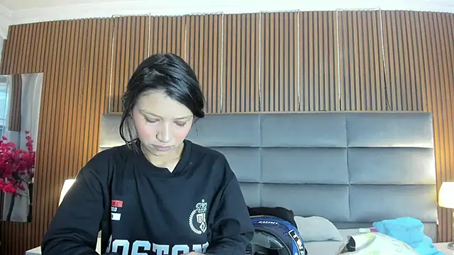 Snapshot of Sophie_Calloway chatting on 09-22-25, 03:03 Sophie Calloway online show from 09-22-25, 03:03