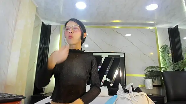 Sophie Calloway online show from 12-16-25, 03:06