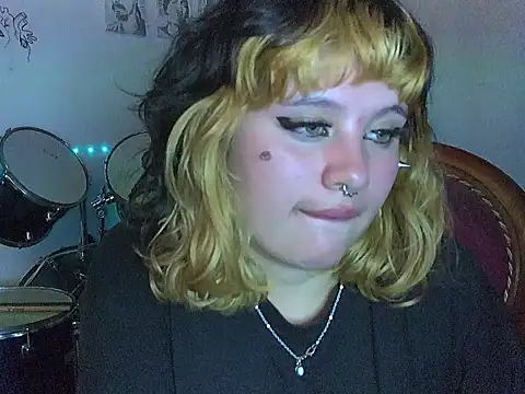  MoonBlue  online show from 12-15-25, 06:17