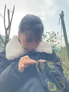 Sunyinn online show from 12-19-25, 01:01