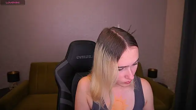 LilElfie online show from 11-08-25, 02:28