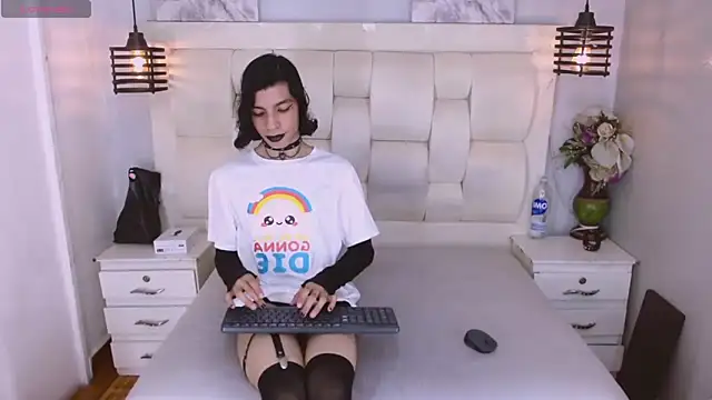 Snapshot of Atley_Dolly chatting on 02-19-26, 10:39 Atley Dolly online show from 02-19-26, 10:39