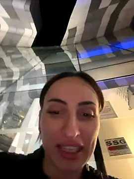 Snapshot of AuraPure chatting on 10-24-25, 04:58 AuraPure online show from 10-24-25, 04:58