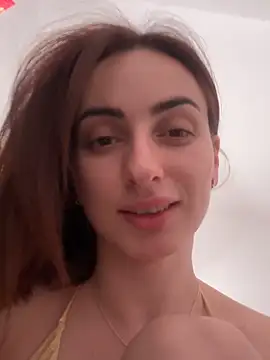 Snapshot of AuraPure chatting on 11-17-25, 07:52 AuraPure online show from 11-17-25, 07:52