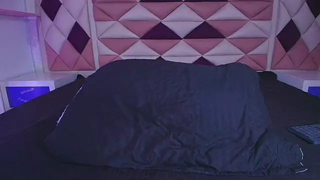 valecastro  online show from 09-18-25, 07:16