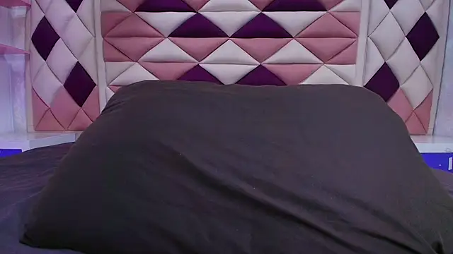 valecastro  online show from 10-08-25, 07:11