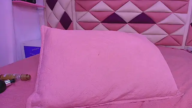 valecastro  online show from 11-13-25, 07:13