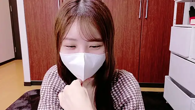 Snapshot of Ema_o0_chan chatting on 10-19-25, 11:11 Ema o0 chan online show from 10-19-25, 11:11