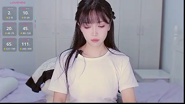 Snapshot of XiaoNana_ chatting on 09-29-25, 01:33 XiaoNana online show from 09-29-25, 01:33