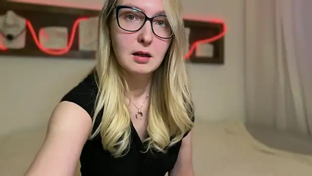 Snapshot of KiraxFate chatting on 11-14-25, 05:11 KiraxFate online show from 11-14-25, 05:11