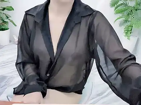 Lyly-2k5 online show from 10-05-25, 02:04