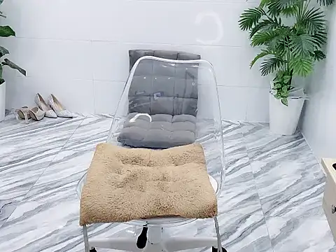 Lyly-2k5 online show from 10-08-25, 12:08