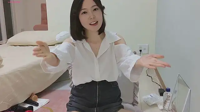 Snapshot of tsumugi_0721 chatting on 11-12-25, 11:21 tsumugi 0721 online show from 11-12-25, 11:21