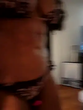 Snapshot of Caramel_Lights chatting on 10-16-25, 02:45 Caramel Lights online show from 10-16-25, 02:45