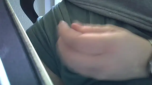 Snapshot of Jib2512 chatting on 06-12-26, 12:04 Jib2512 online show from 06-12-26, 12:04