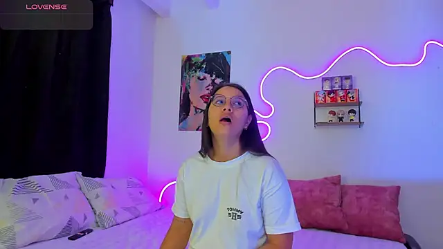 Snapshot of Dilan_and_Mia chatting on 09-28-25, 01:49 Dilan and Mia online show from 09-28-25, 01:49