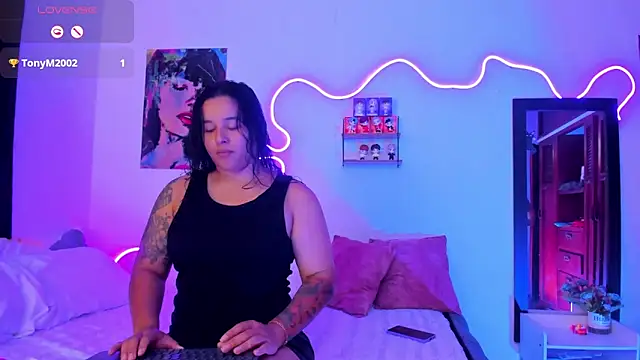 Snapshot of Dilan_and_Mia chatting on 10-01-25, 03:40 Dilan and Mia online show from 10-01-25, 03:40