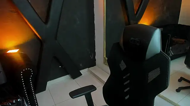 Snapshot of Maxxxine1 chatting on 09-27-25, 10:15 Maxxxine1 online show from 09-27-25, 10:15