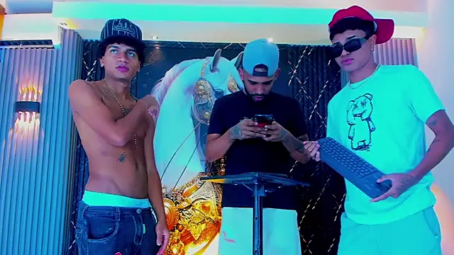 Snapshot of Dominic_Max_ chatting on 09-23-25, 03:53 Dominic Max online show from 09-23-25, 03:53