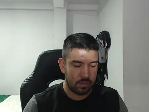 Axel11113 online show from 11-08-25, 03:50