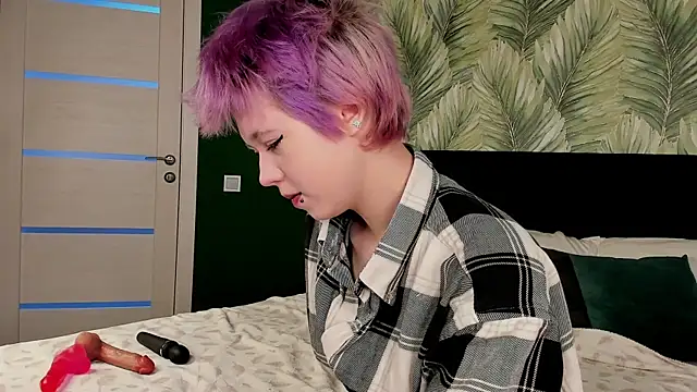 CarolineRichter online show from 11-13-25, 03:16