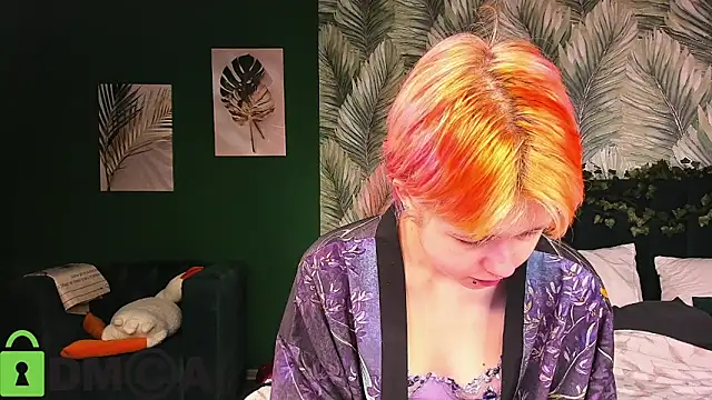 CarolineRichter online show from 12-14-25, 01:44