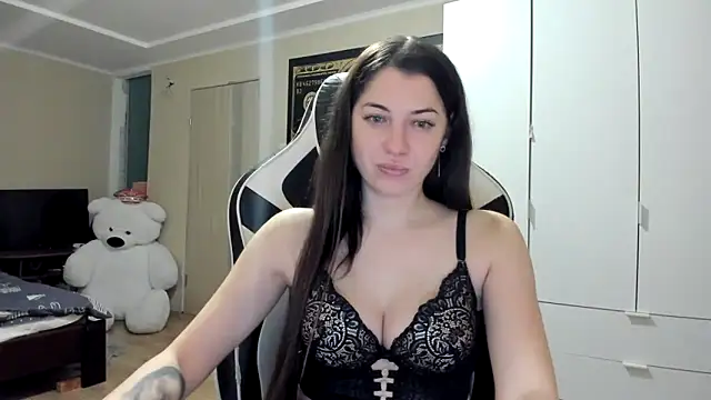 Snapshot of EmiLovsi chatting on 11-15-25, 11:21 EmiLovsi online show from 11-15-25, 11:21