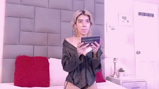 Snapshot of Noah_Bells chatting on 12-15-25, 11:47 Noah Bells online show from 12-15-25, 11:47