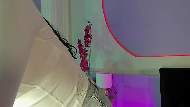  HAANNAH  online show from 11-06-25, 07:48