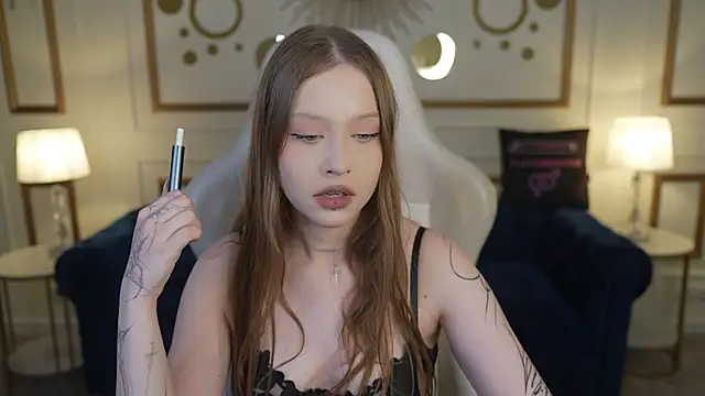 Esmie Smile online show from 11-14-25, 07:45