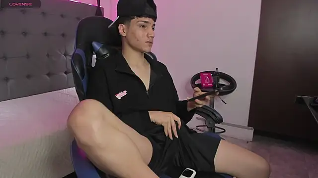 SamBlack  online show from 04-10-26, 01:16