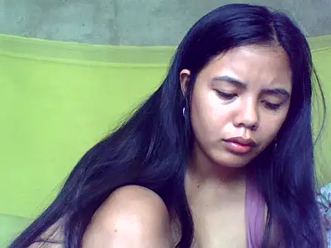 Snapshot of sweet_heaven00 chatting on 10-17-25, 01:53 sweet heaven00 online show from 10-17-25, 01:53