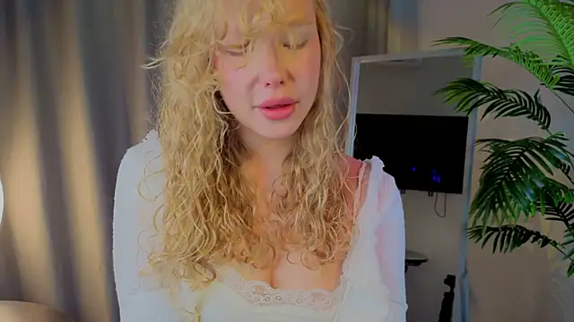 emilyshepar d online show from 10-27-25, 02:37