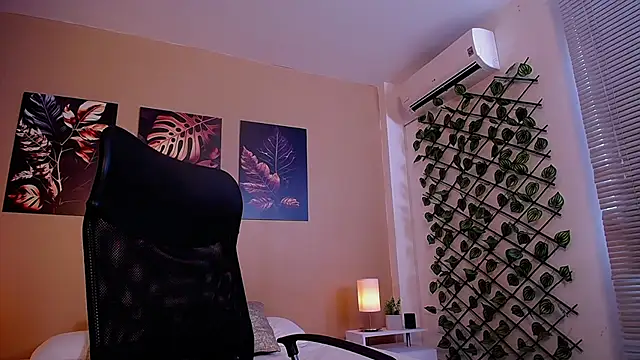 ChristopherBlack  online show from 11-05-25, 01:11