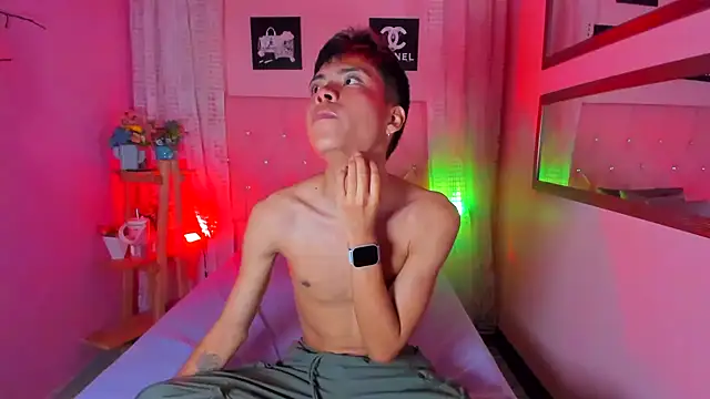 MaxiWildd online show from 11-18-25, 01:04