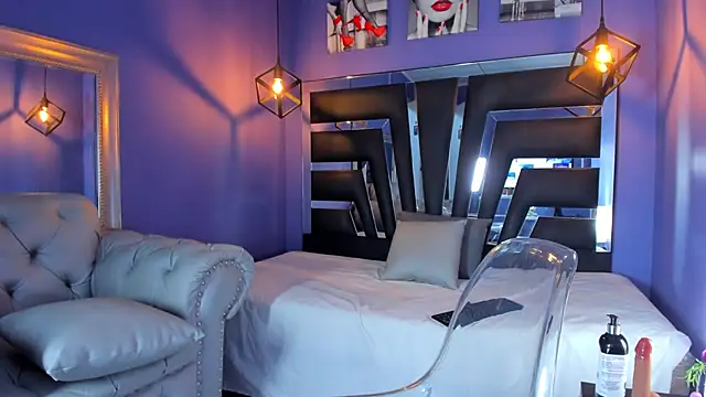 Snapshot of anne-brown13 chatting on 10-15-25, 07:14 anne-brown13 online show from 10-15-25, 07:14