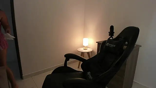 Snapshot of Kyleighc chatting on 10-28-25, 10:34 Kyleighc online show from 10-28-25, 10:34