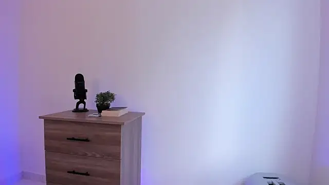 Snapshot of Kyleighc chatting on 10-31-25, 10:11 Kyleighc online show from 10-31-25, 10:11