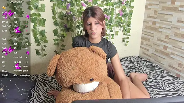 Snapshot of Amy_Moonlight chatting on 12-18-25, 10:27 Amy Moonlight online show from 12-18-25, 10:27