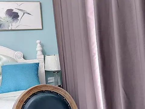 sarah111 online show from 12-19-25, 03:13