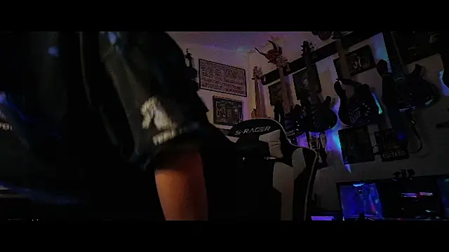 Snapshot of TheSlutMuffin chatting on 12-05-25, 05:27 TheSlutMuffin online show from 12-05-25, 05:27