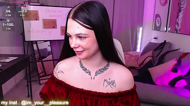 Snapshot of Michela_Fruet chatting on 11-28-25, 01:08 Michela Fruet online show from 11-28-25, 01:08