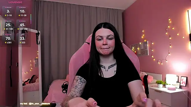 Snapshot of Michela_Fruet chatting on 11-30-25, 01:09 Michela Fruet online show from 11-30-25, 01:09