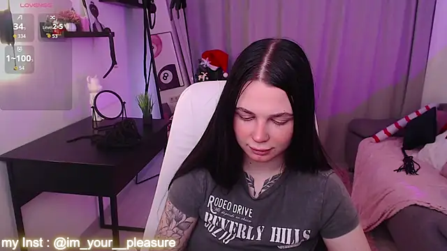 Snapshot of Michela_Fruet chatting on 12-21-25, 01:24 Michela Fruet online show from 12-21-25, 01:24