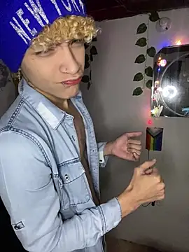 Snapshot of Bryan_ale22 chatting on 12-21-25, 08:10 Bryan ale22 online show from 12-21-25, 08:10