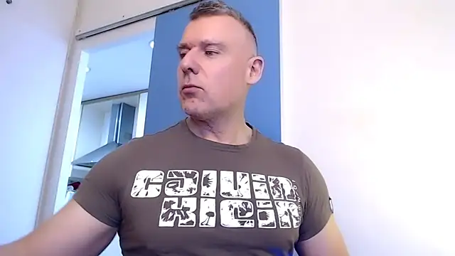 tomfoxcam online show from 10-21-25, 03:35