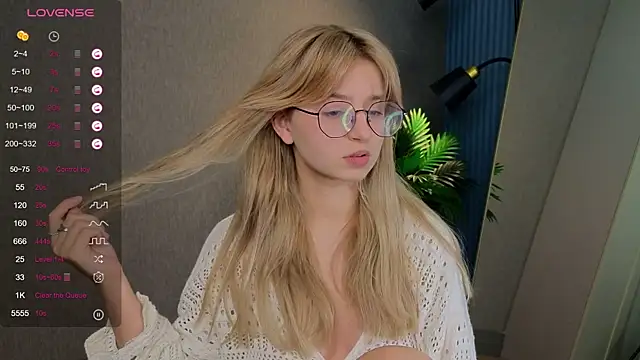 zegoii online show from 10-15-25, 01:33