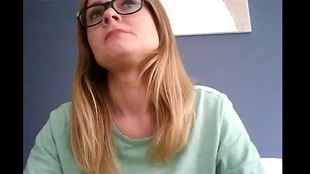 Snapshot of Ginger-bb chatting on 09-16-25, 01:45 Ginger-bb online show from 09-16-25, 01:45