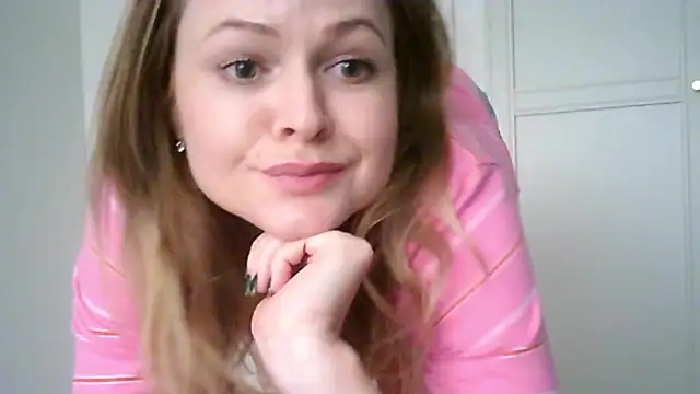 Snapshot of Ginger-bb chatting on 10-27-25, 08:40 Ginger-bb online show from 10-27-25, 08:40